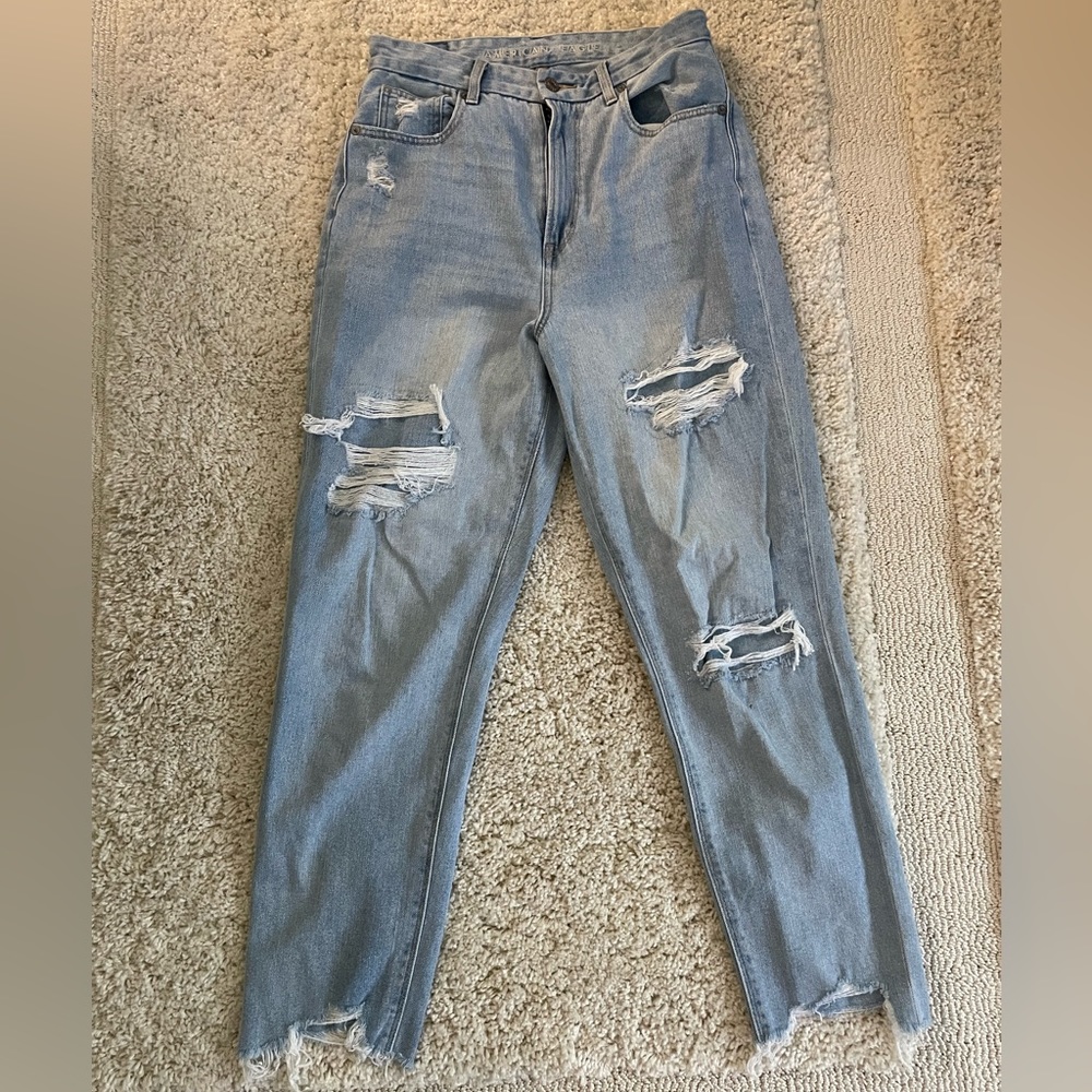 American Eagle Distressed High Waisted Mom Jean (baggy)